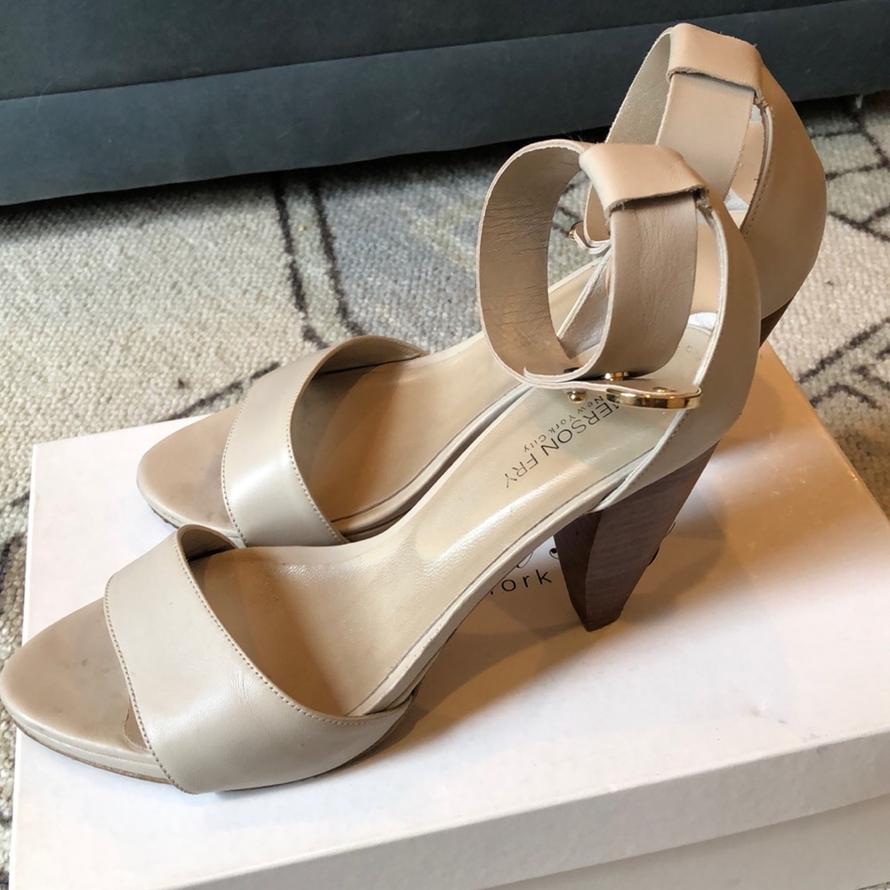 Emerson fry ankle strap heel size 40